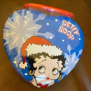 🌲 Betty Boop Holiday Handled Tin, still in the original wrap.